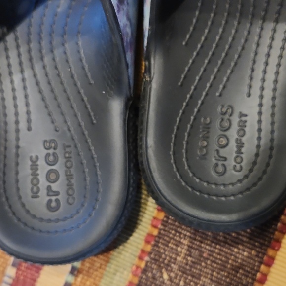 crocs tie dye sandals men's size 5 women's size 7 - Picture 5 of 7